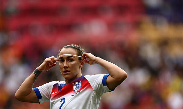«Я прошла весь турнир с переломом». Бронз – про победу на чемпионате Европы Англии, Испанию, Евро