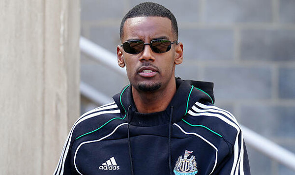 Исак, Экитике, Ньюкасл