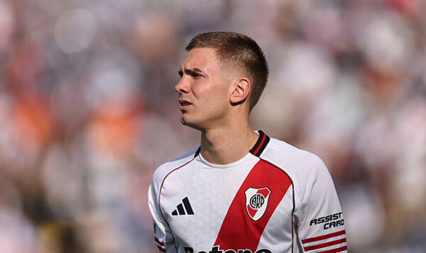 Реала, Карецас, Константинос, Тоттенхэма, Майки