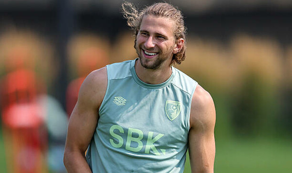 Забарный, Борнмута, Динамо