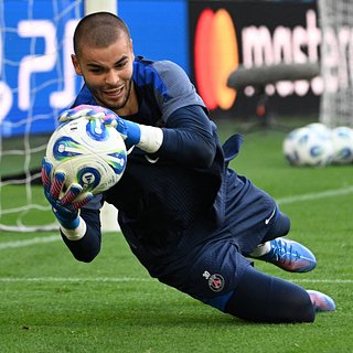 Французский футболист оценил уровень конкурента Сафонова в ПСЖ Сафонов, Шевалье, Гассама, Балтики, Доннарума