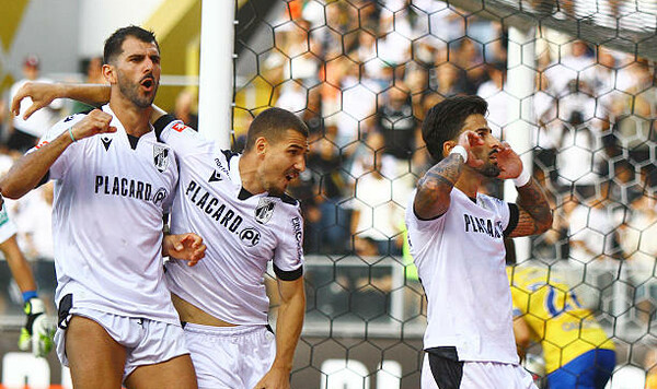 Витория и Эшторил провели результативный матч Эшторил, Фамаликау, Гитан, Нобрега, Витория