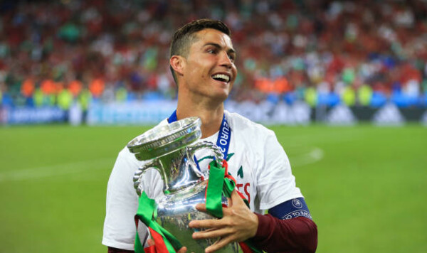 Ровно 22 года назад Роналду впервые вышел на поле в футболке Португалии Евро, Португалии, Роналду, Лиги