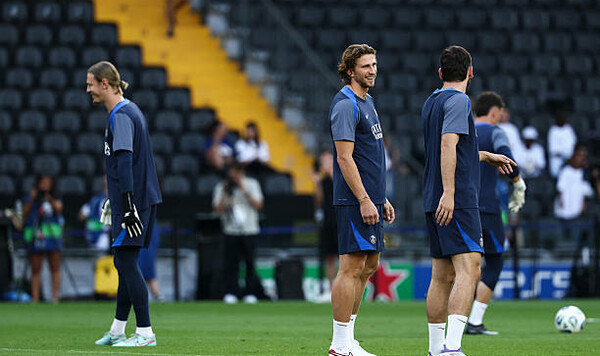 Забарным, Сафонову, Энрике, Матвеем