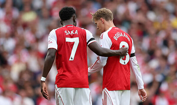 Проблемы Артеты. Арсенал разгромил Лидс, но потерял двоих важных игроков Лидс, Артеты, Эдегор, Букайо, Сака