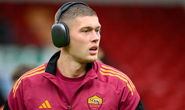 Романо подтвердил. Довбик согласился покинуть Рому и вернуться в Испанию Вильярреал, Моретто, Довбик, Романо, Артем