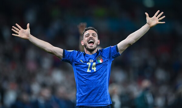 Бывший капитан Ромы завершил карьеру. Он играл и за ПСЖ Алессандро, Флоренци, Милан, Комо