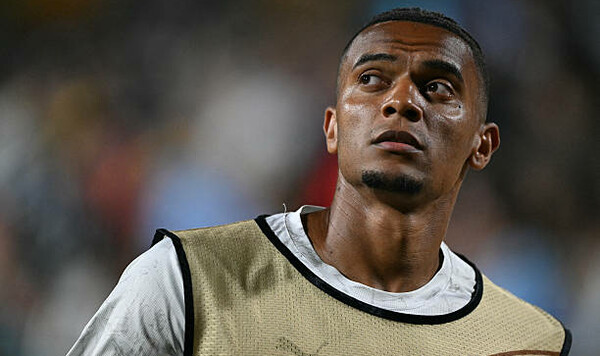 Клубы из АПЛ и Серии А вышли на Ман Сити. В центре внимания защитник Сити, Мануэль, Романо, Милан