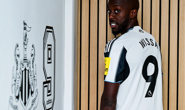 Исаку, Йоан, Висса, Ньюкасл, Ливерпуль