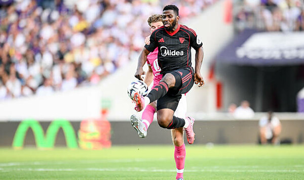 ОФИЦИАЛЬНО. Экс-нападающий Манчестер сити продолжит карьеру в Селтике Севилье, Манчестер, Селтика, Ихеаначо, Мидлсбро