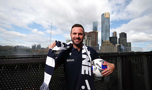 ОФИЦИАЛЬНО. Известный испанец, выигравший ЧМ 2010, нашел новый клуб Хуан, Мельбурн, Мата, Виктори