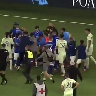 Российский футбольный матч завершился массовой дракой Родина, Первой, Факел, Урал, Локомотивом