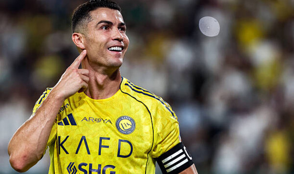 Роналду вышел на 9-е место в истории по количеству сыгранных матчей за клуб Роналду, Флуминенсе, Фабио, Бразилии, Витории