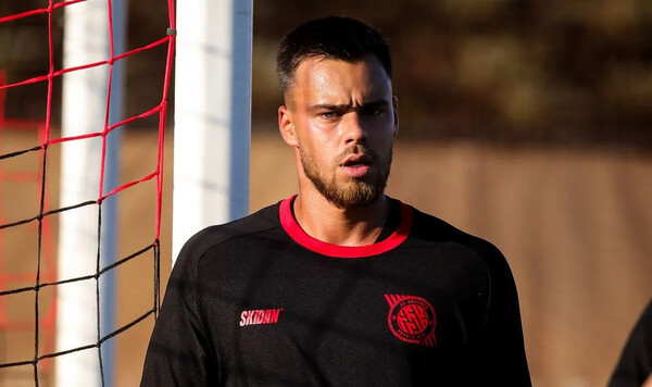 Кемкин объяснил уход из Карпат: «Понял, что нужно менять команду» Карпат, Кинарейкин, Кривбасс, Лупашко