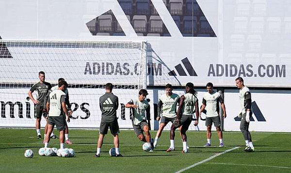 С Луниным и без четырех защитников: Реал объявил заявку на матч с Кайратом Реал, Кайрата, Лиги, Александер, Трент