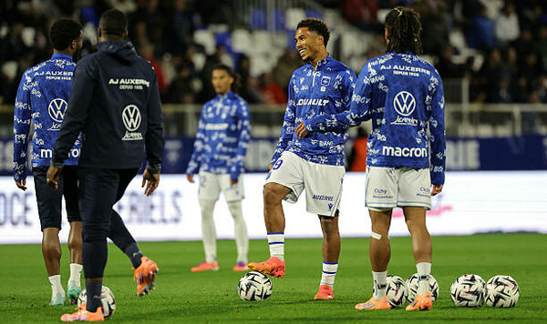 ФОТО. Зрение имеет значение: как французский клуб заставил людей задуматься Осер, Ланс, Лиги