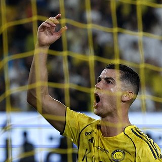 Роналду стал первым футболистом-миллиардером Роналду, Насра, Роджер, Федерер