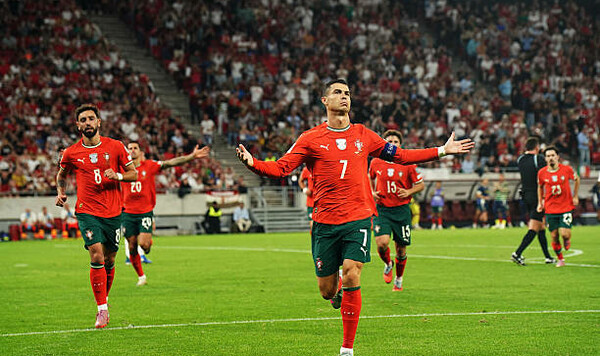 Криштиану РОНАЛДУ: «Если бы я мог, то всю карьеру провел в одной команде» Роналду, Португалии, Криштиану, Форвард