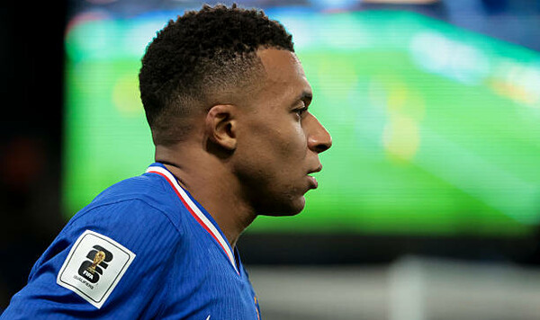 Исландии, Франции, Дешам