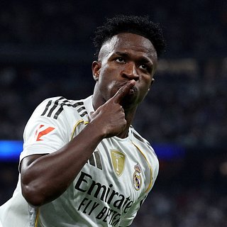 Нападающий «Реала» отпраздновал день рождения и попал под суд Реал, Жуниор, Жанейро