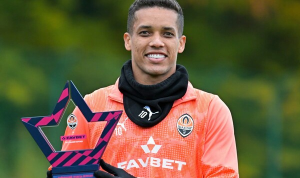 ФОТО. Педриньо получил приз лучшему игроку Шахтера в сентябре Шахтера, Педриньо, Мейреллиша