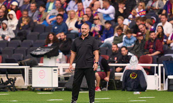 ФЛИК: «Красная? Не обращался к судье. Я хлопал, чтобы подбодрить команду» Френки, Флик, Хилем, Пошли