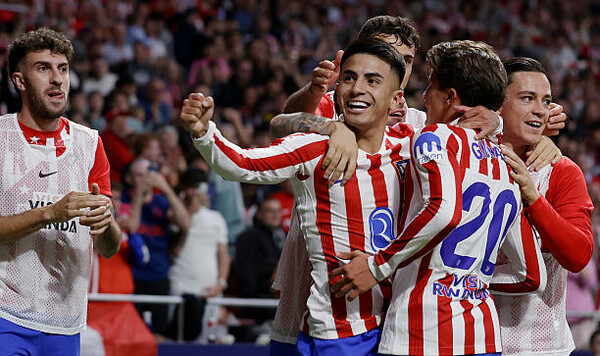 Аргентинская связка. Атлетико оформил пятую подряд домашнюю победу Альмада, Атлетико, Мадрид, Осасуна