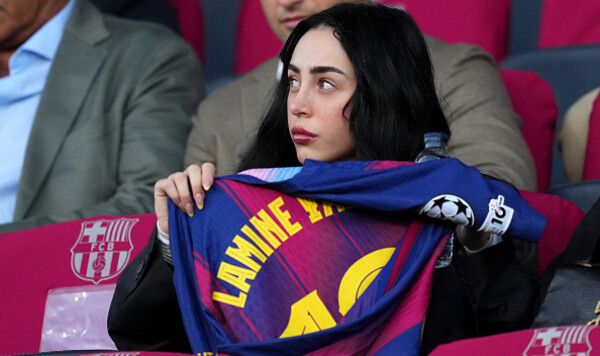 Девушка Ямаля рассмешила Флика после матча с Олимпиакосом Флика, Ямаля, Лиги, Барселоны