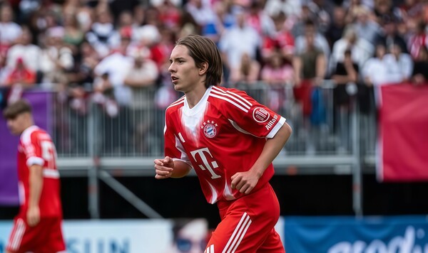 Украинский полузащитник Баварии получил травму и покинул поле на 51 минуте Баварии, Богдан, Шахтера