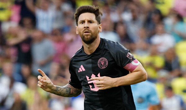 Роналду против Месси: Скотт сравнил боксерские качества звездных игроков Скотт, Месси, Уайлдера, Усика