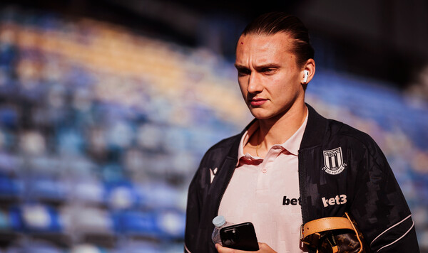 Впервые за 2 месяца. Защитник сборной Украины сыграл полный матч в Англии Портсмут, Сити, Сток, Англии, Меттьюз