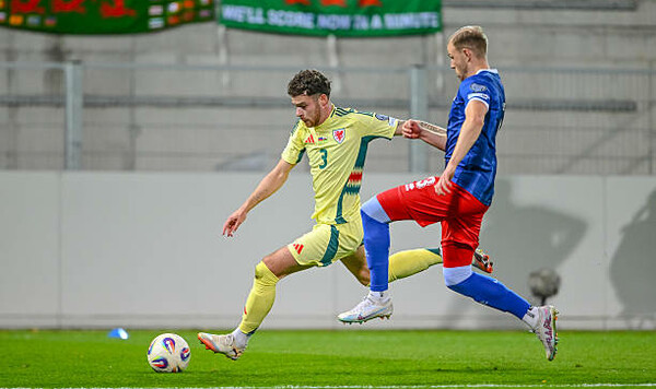 Уэльс, Лихтенштейна, Джеймс