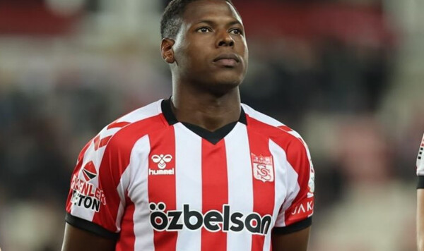 Экс-лидер Вереса раскрыл причины скандального побега из турецкого клуба Луан, Вереса, Сивасспор, Кампос