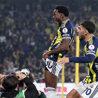 «Галатасарай» потребовал возбудить уголовное дело против взявшего себя за гениталии игрока Дурана, Фенербахче, Галатасарай, Ференбахче