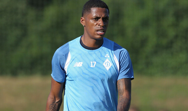 Известно, чем занимается футболист Динамо, который уехал из Украины Динамо, Торрес, Украины, Зрински