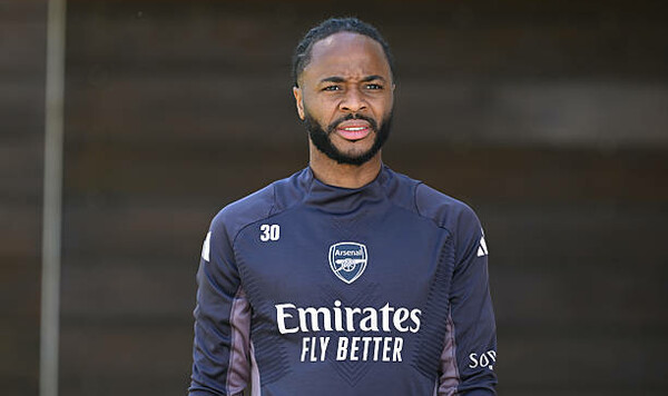 0 минут. Звезда с одной из самых больших зарплат в АПЛ хочет сменить клуб Рахим, Стерлинг, Челси