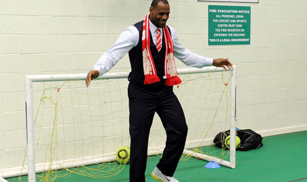 ФОТО. $96 млн за 15 лет. Как Леброн Джеймс заработал на Ливерпуле Джеймс, Леброн, Ливерпуль