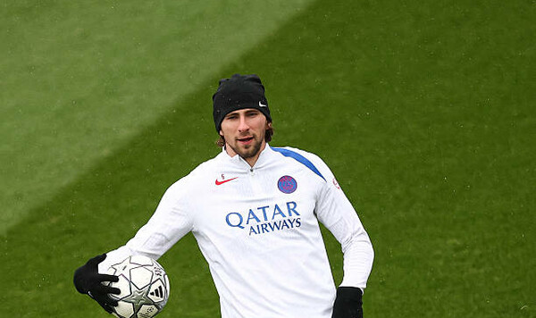 Ильи, Забарный, Париже, Энрике