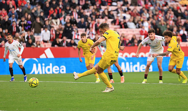 Жироны, Стуани, Севильи, Лиге