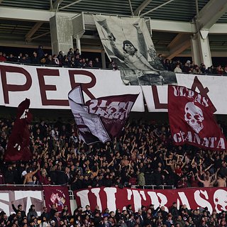 Фанаты футбольного клуба «Торино» устроили акцию протеста с навозом Торино, Кайро, Марко, Барони