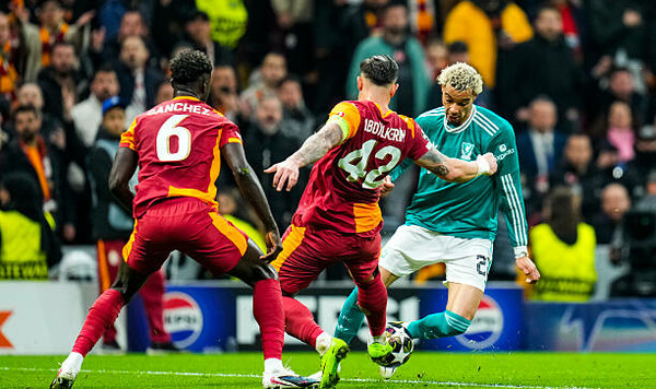 Ливерпуль, Галатасарая, Осимхен, Слот, Конате