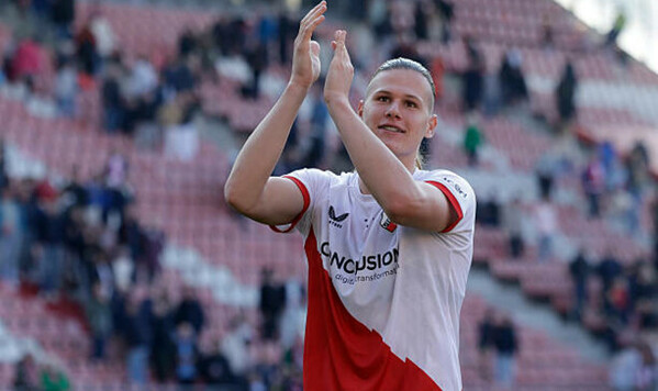 Степанов продолжает переписывать историю Эредивизи Нидерландов, Эхед, Твенте, Иглз