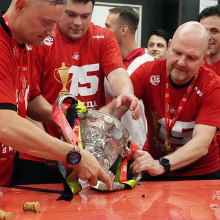 Футболист «Спартака» рассказал о разбившемся у него в руках Кубке России Спартак, Кубке, Солари, России
