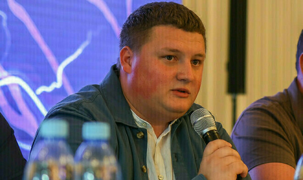 Каюк, Украинской, Премьер, Виталия