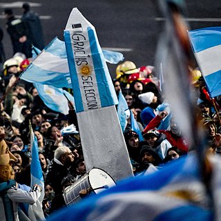 ФИФА дисквалифицировала трех футболистов сборной Аргентины Испании, Аргентины, Паредес, Гави, Гарсию