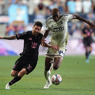 Месси оштрафовали за толчок соперника в матче MLS Месси, Филадельфии