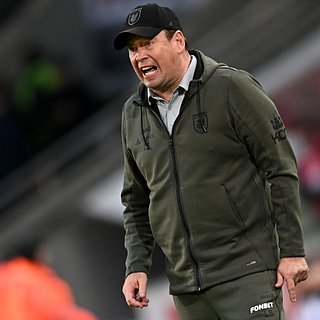 Слуцкий рассказал о существовании футбольных тарелочниц Слуцкий, Специалист, Например